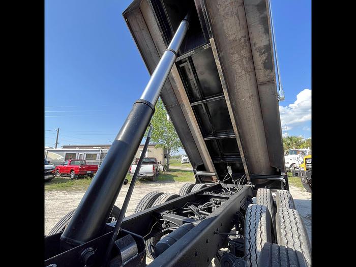 Used 2007 Kenworth W900 Tri-Axle Dump Truck