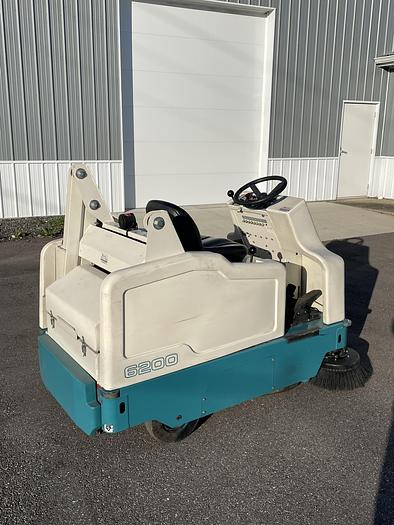Used Tennant 6200 Used Rider Sweeper