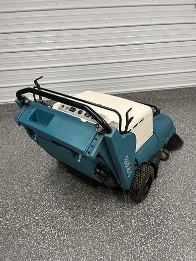 Tennant 3640 Walk-Behind Sweeper