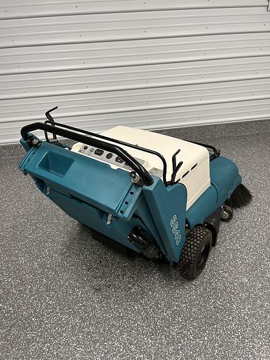 Tennant 3640 Walk-Behind Sweeper