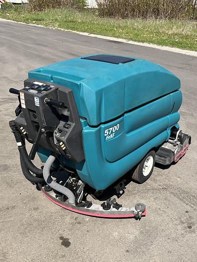 Used Tennant 5700 Used Walk Behind Floor Scrubber