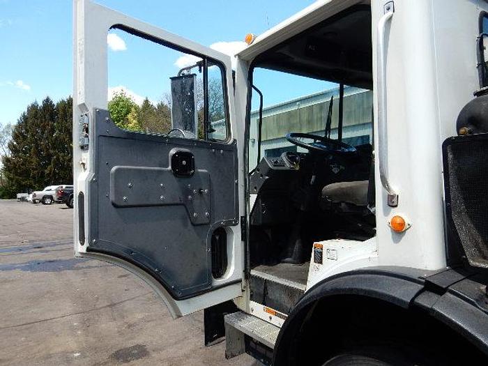 Used 2008 Mack MRU613