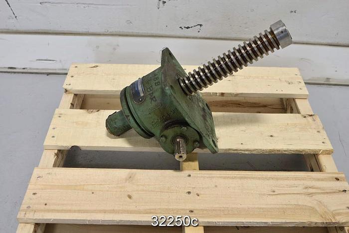 Unused Beloit Gear Jack Model 274816D093-C-CC7 #32250