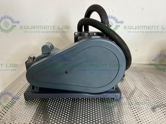 Used Welch  1402 DuoSeal Belt-Driven Rotary Vane Vacuum Pump 115/230V