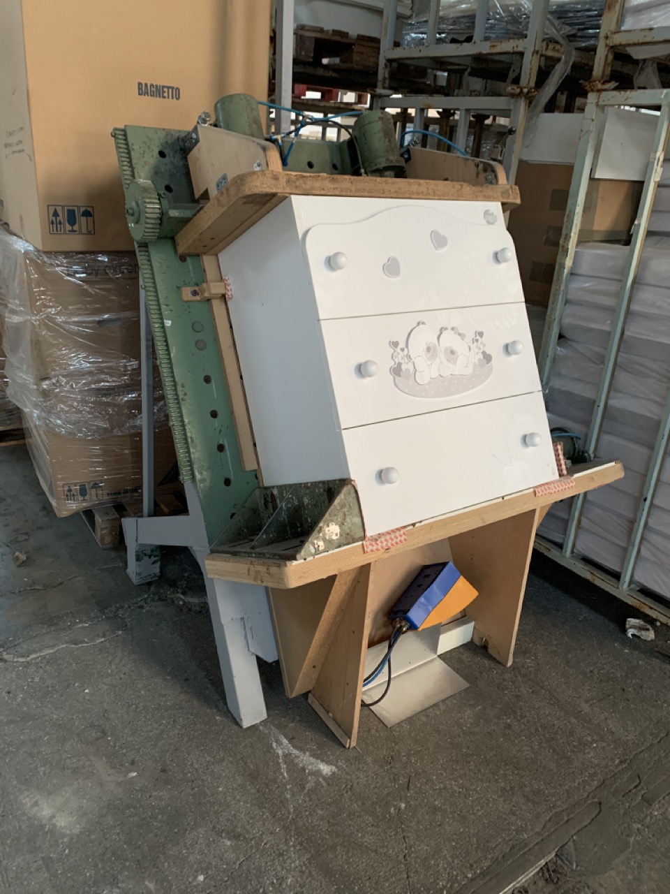 Usato Magazzino completo di una fabbrica di produzione lettini di alta qualità