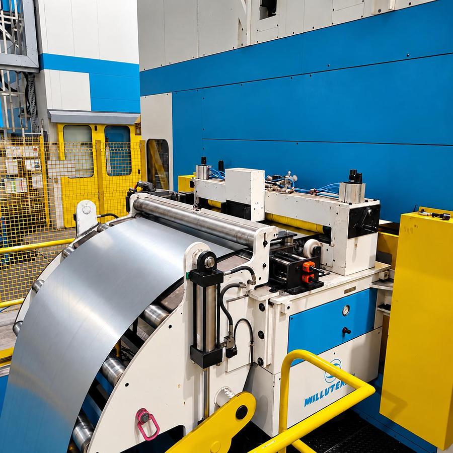 Usato SCHULER 600 Ton Mechanical Press 4500 x 2250 mm  + MILLUTENSIL Coil Line