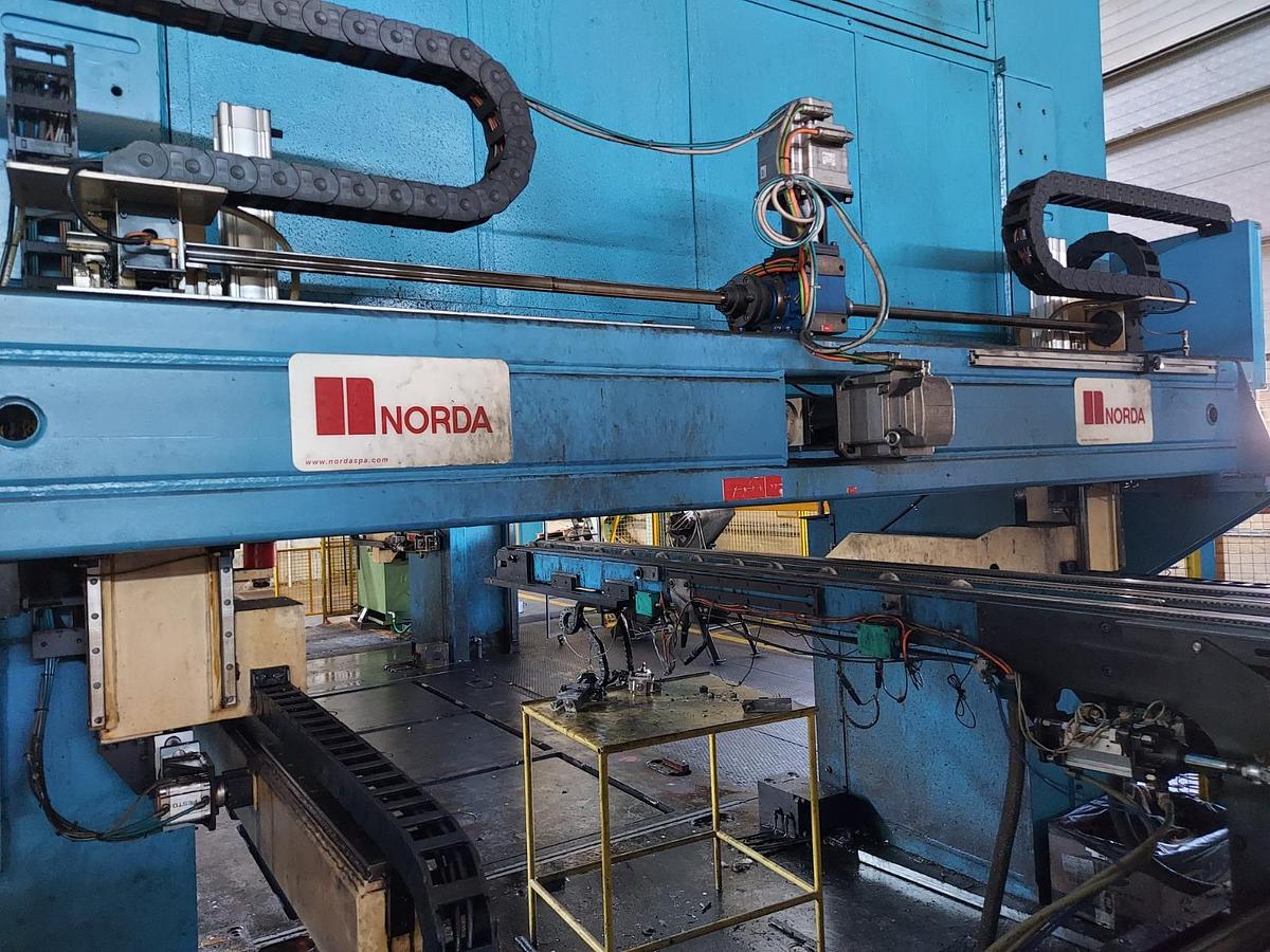 Usato CATTANEO 2000 Ton Link Drive Press 4500 x 2500 mm - with cushion