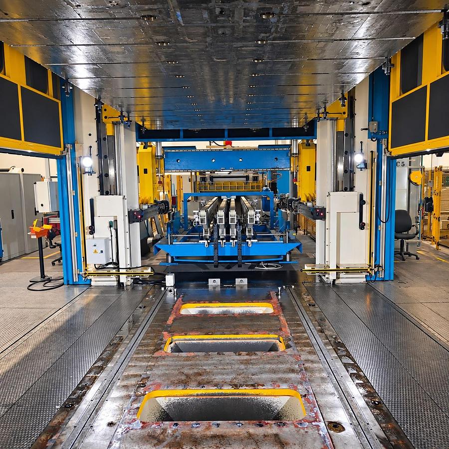 Usato 2019 MOSSINI 2000 Ton LD 6000 x 2500 mm + NORDA transfer + MILLUTENSIL coil feeding line