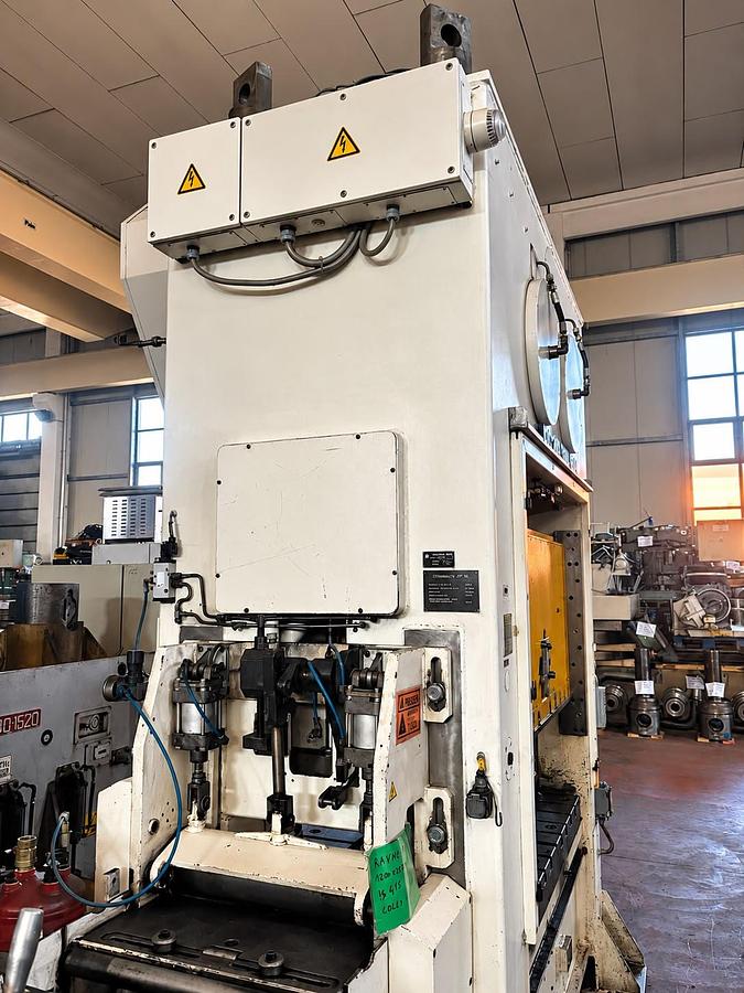 Usato RAVNE 200 Ton High-Speed Press 180 spm + FEEDING LINE