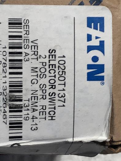 Eaton 10250T1311 (2 Position Selector Switch) *Brand New* (MP)