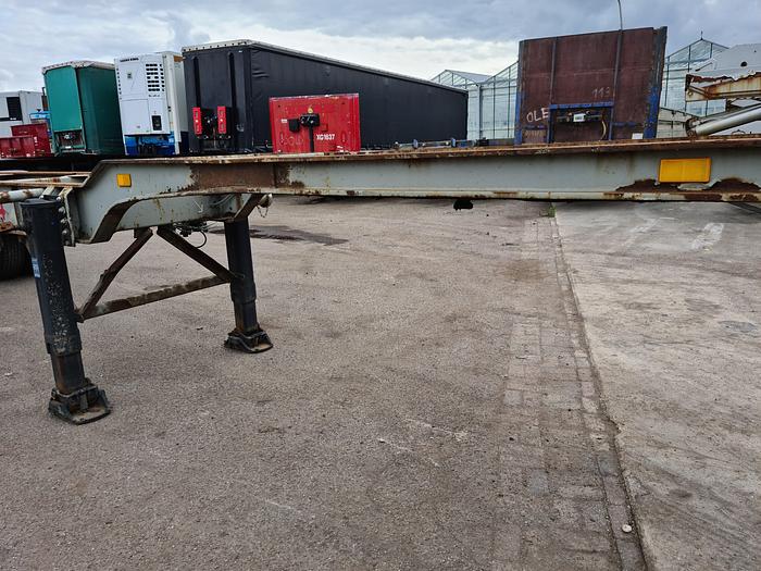 Used 1980 2 axle gooseneck container chassis  steel suspension drum brakes freuhauf