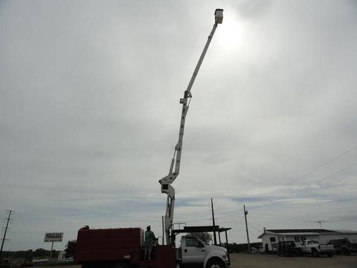 Used 2011 versalift V0270E