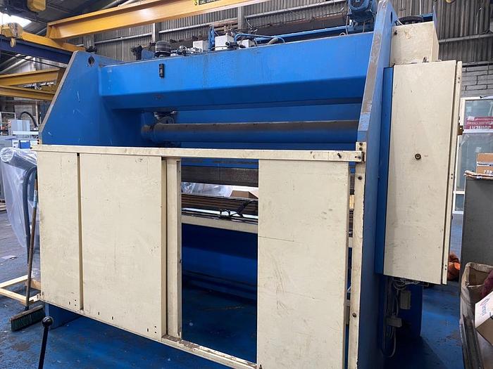 Used 1999 Kingsland KPT30200 3m x 200T Pressbrake
