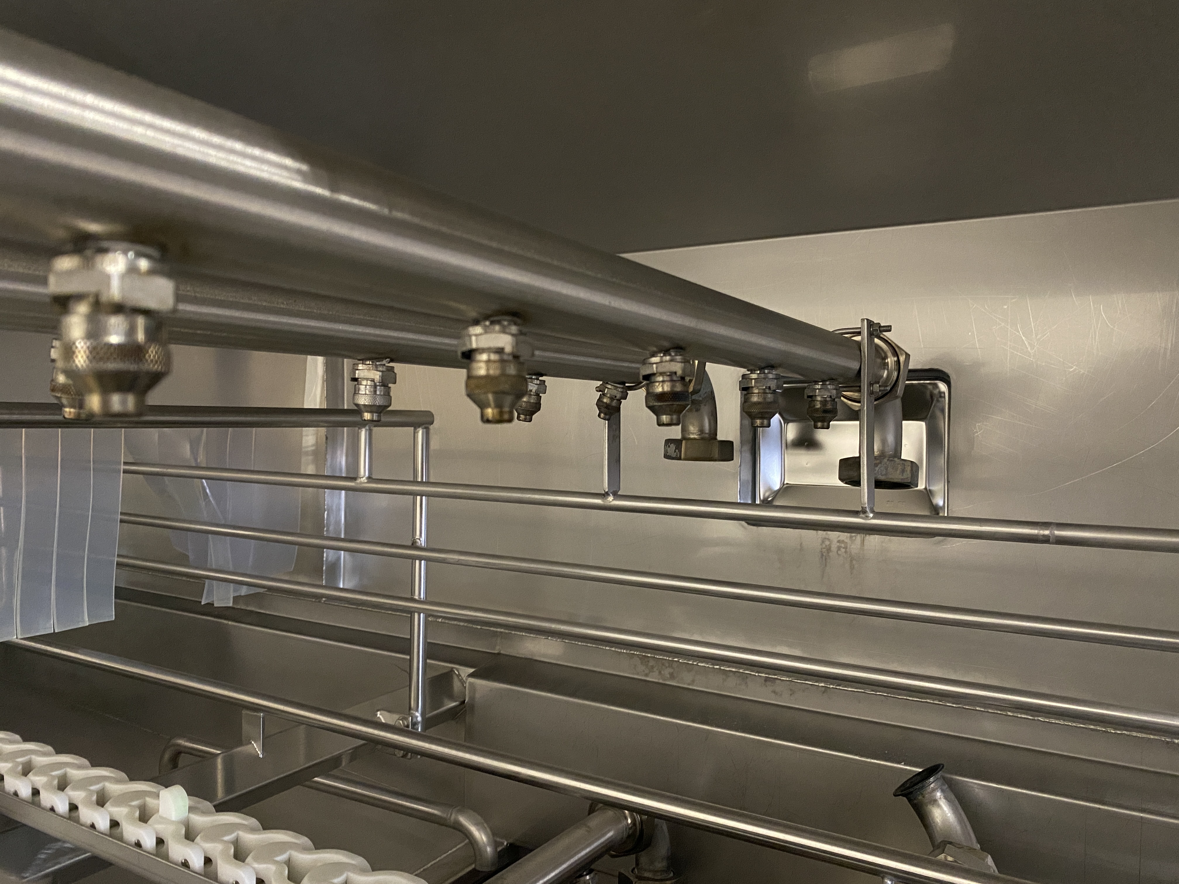 Used Unitech crate washer Single track washer with exit conveyor