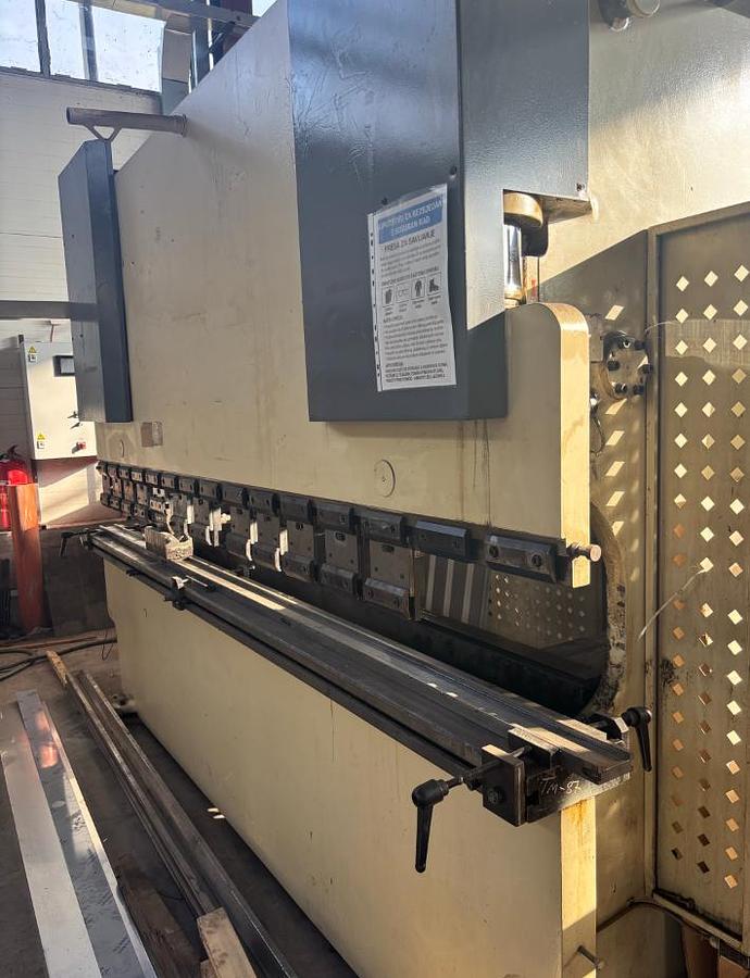 Used 2004 Durma 3m x 120 Ton