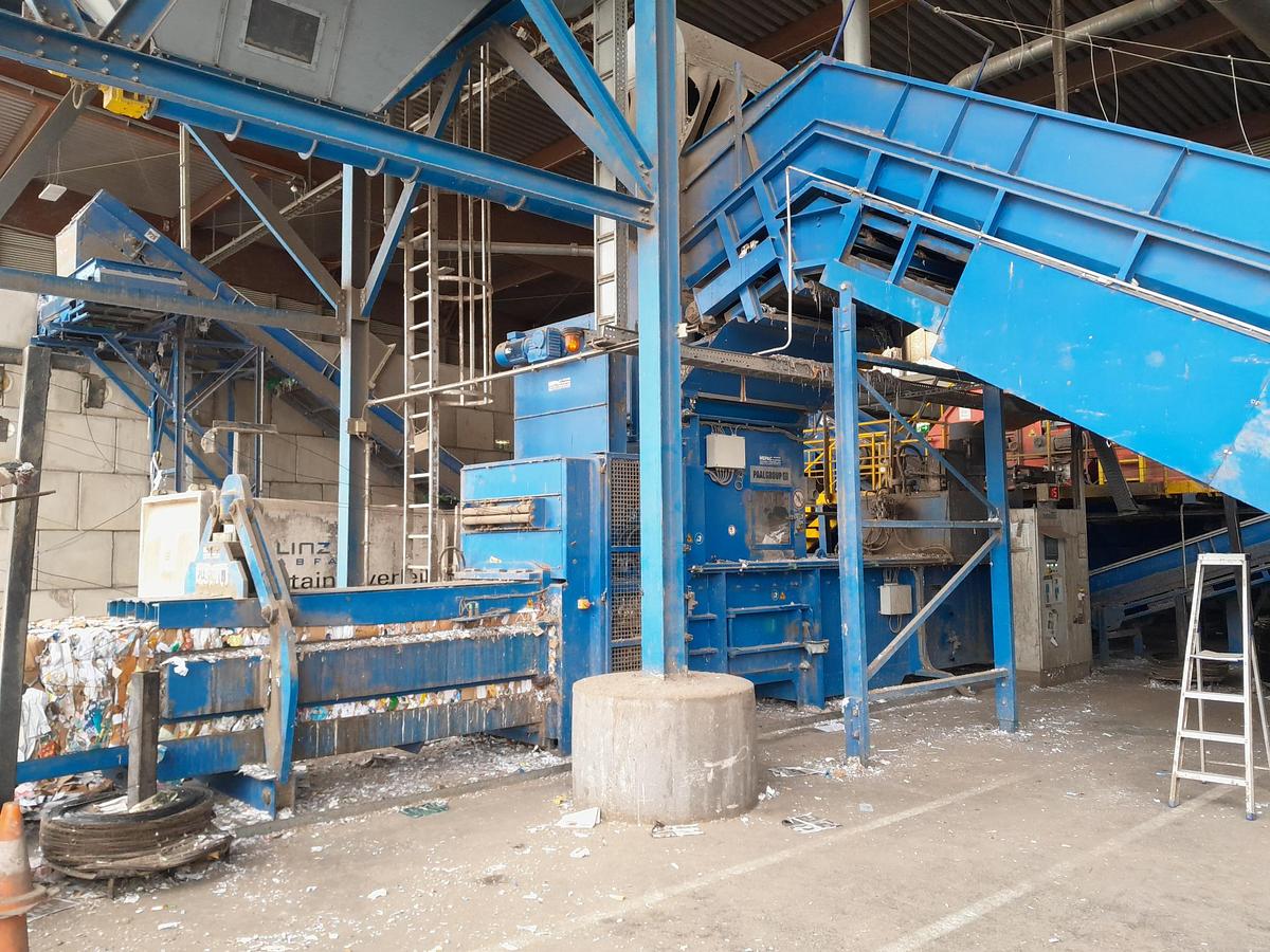 Used 2010  Paal  Konti 275 G baler with chain belt conveyor