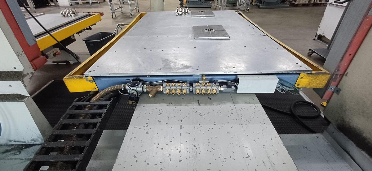 Used 2001 Maka KPF-335RT CNC Milling Machine,
