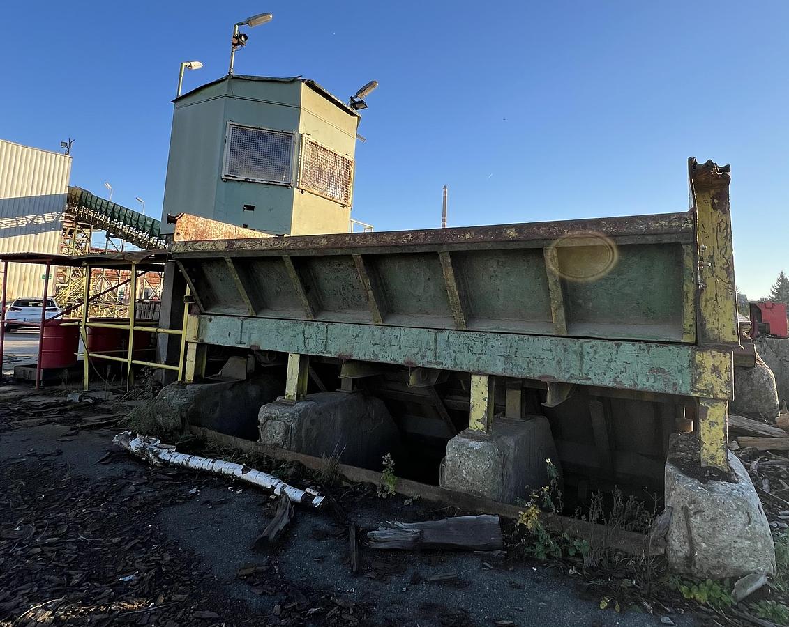 Used Bezner Splitting saw