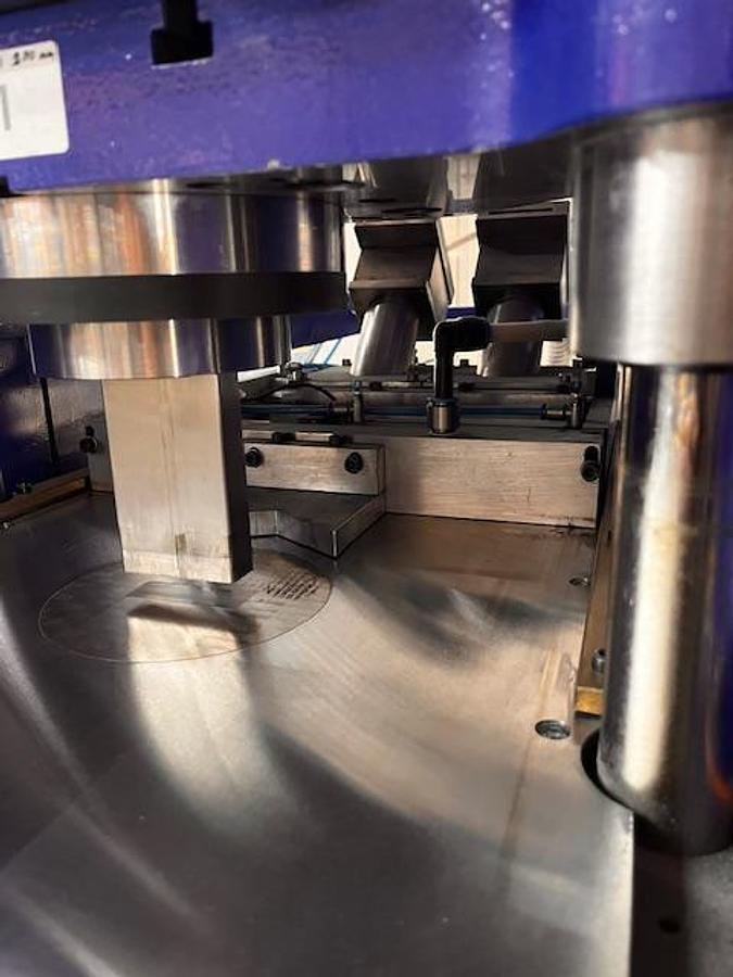 Used 2011 KOMAGE S60 CNC