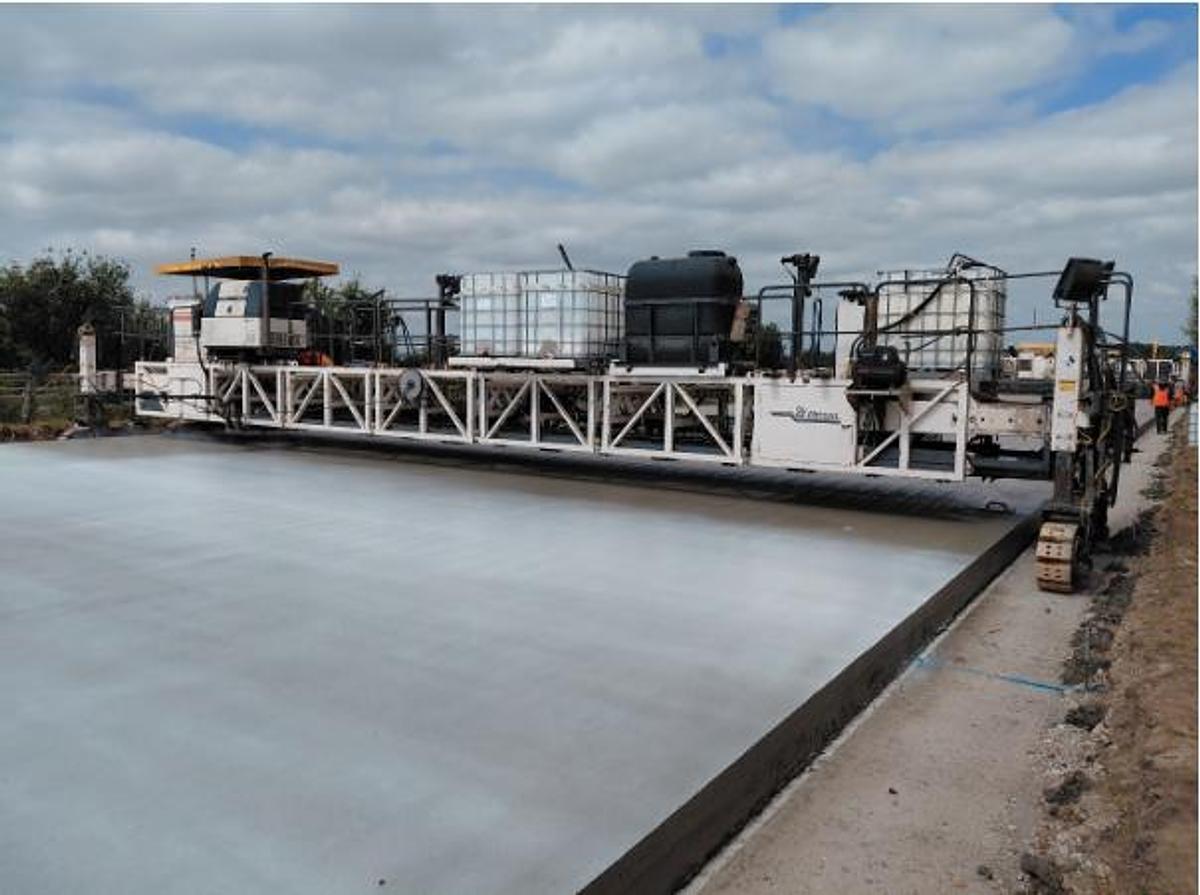 Used Wirtgen SP1500 Slipform Paver with TCM 1800