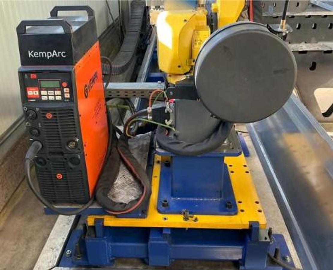 Used 2015 Fanuc  ARC Mate 100ic 8L Welding Robot 