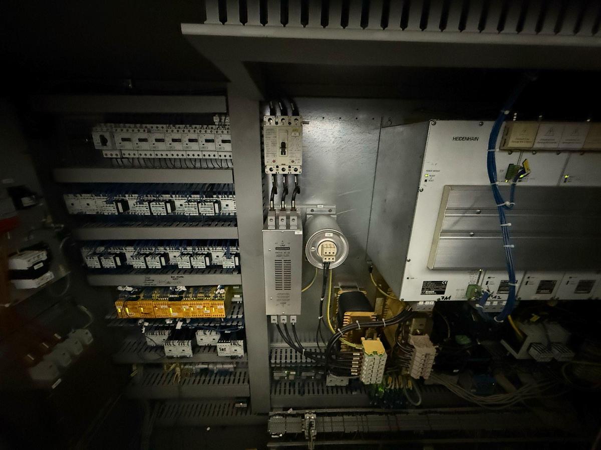 Used 2003 Deckel Maho DMU 80 T