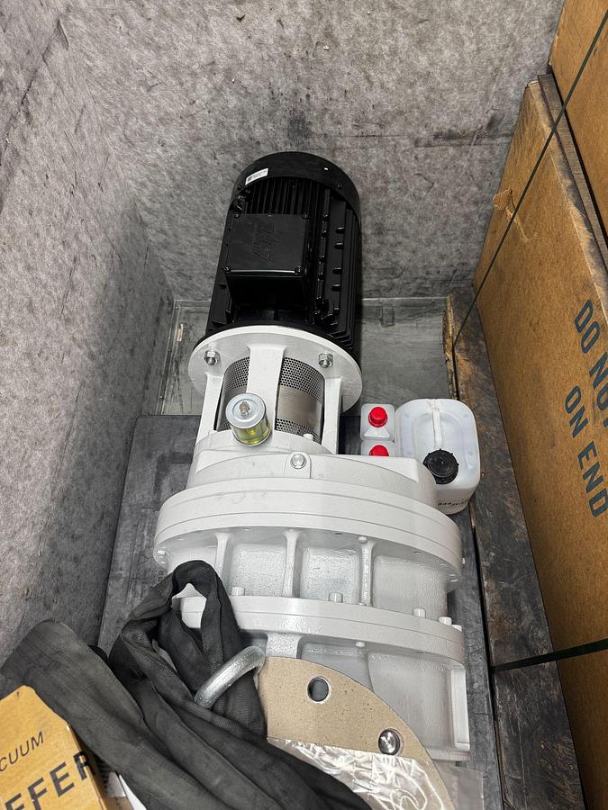 Used Pfeiffer Vacuum Okta 6000 + Okta 1000 