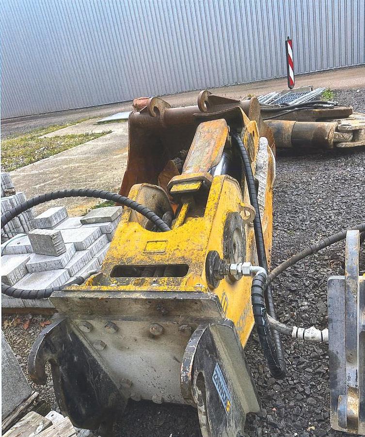 Used 2022 SCHWARZ SP 950