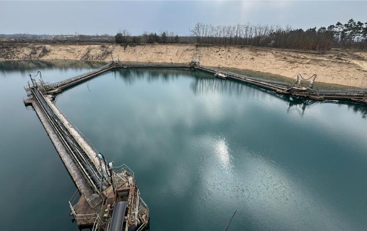 Used - Used Extraction Equipment Package – Dredger, Floating Conveyor System & Hopper Barge