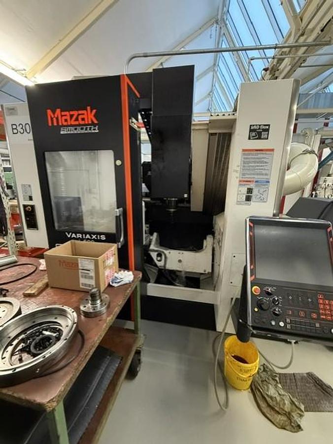 Used Mazak VARIAXIS J-500 Machining Center