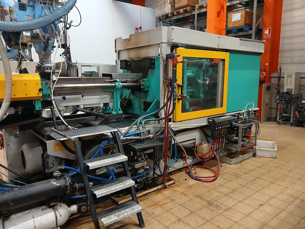Used 2002 Arburg 520 C 2000-675 Injection Molding Machine