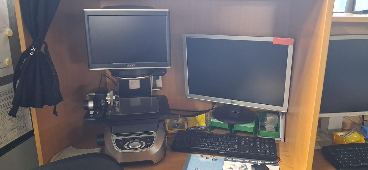 Used Keyence IM 8020