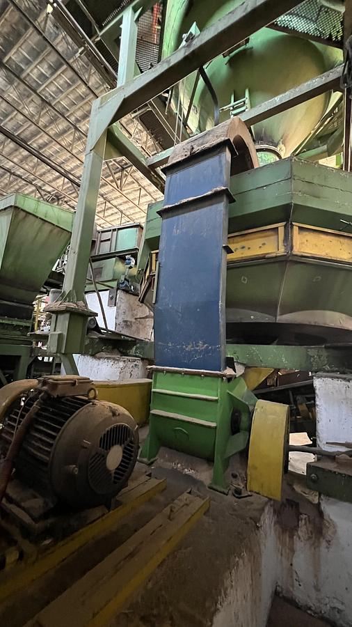 Used Bezner wood chip production line