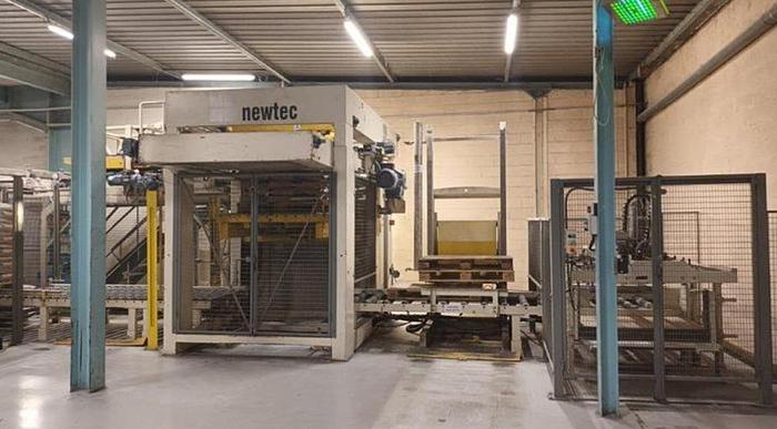 Used 2000 Newtec palletizer