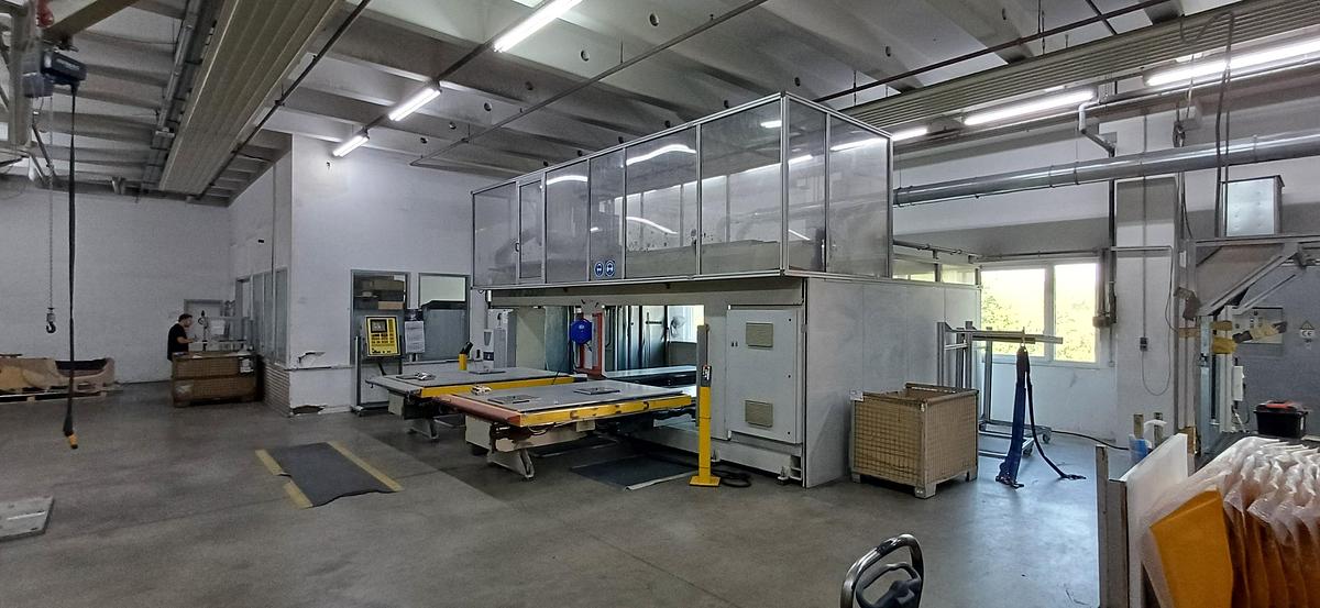 Used 2001 Maka KPF-335RT CNC Milling Machine,