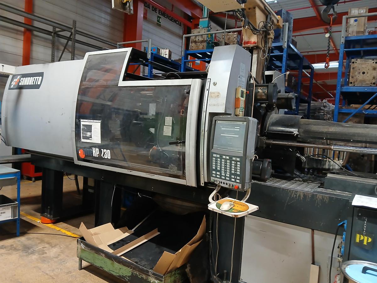 Used 2006 Sandretto NOVE HP Euromap 2300-3000/1300 Injection Molding Machine with APEX SA900 Robot