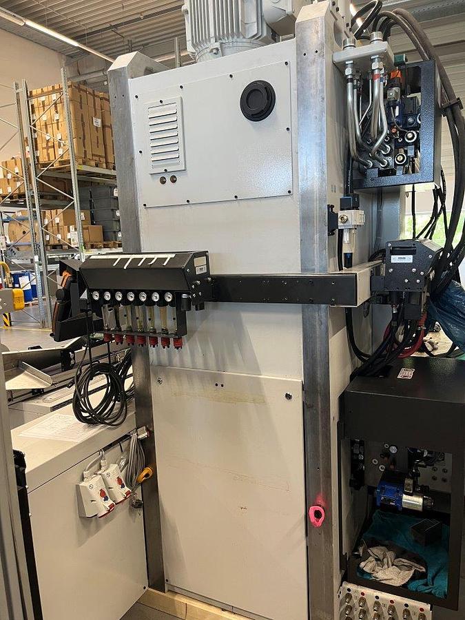 Used 2016  ARBURG ALLROUNDER 680