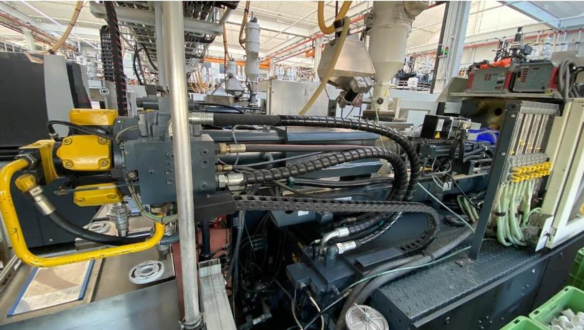 Used 2000 Demag  200/560-840 concept