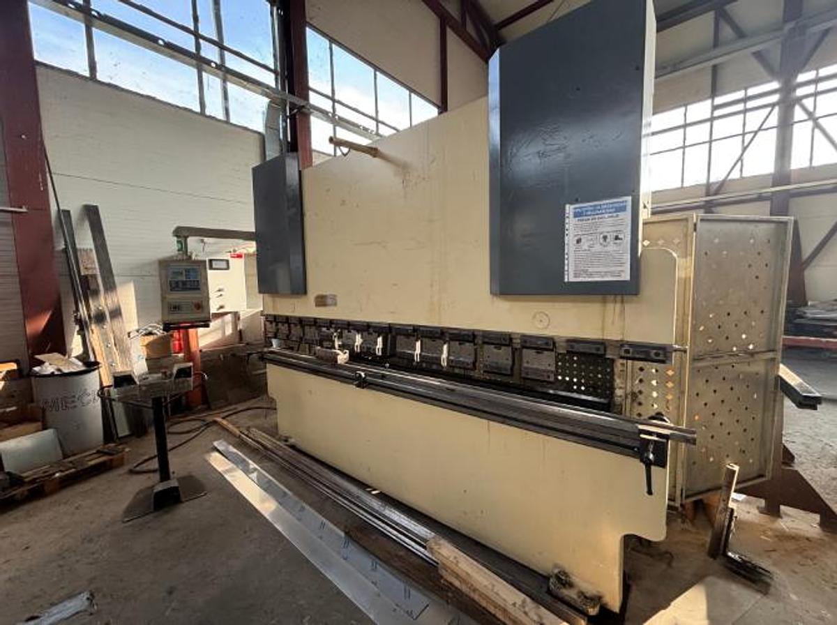 Used 2004 Durma 3m x 120 Ton