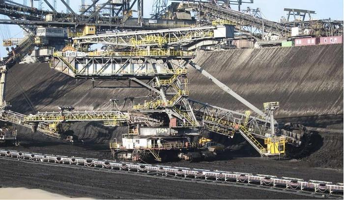 Used 1974 VEB Schwermaschinenbau Lauchhammerwerk Bucked Wheel Excavator SRs 1300