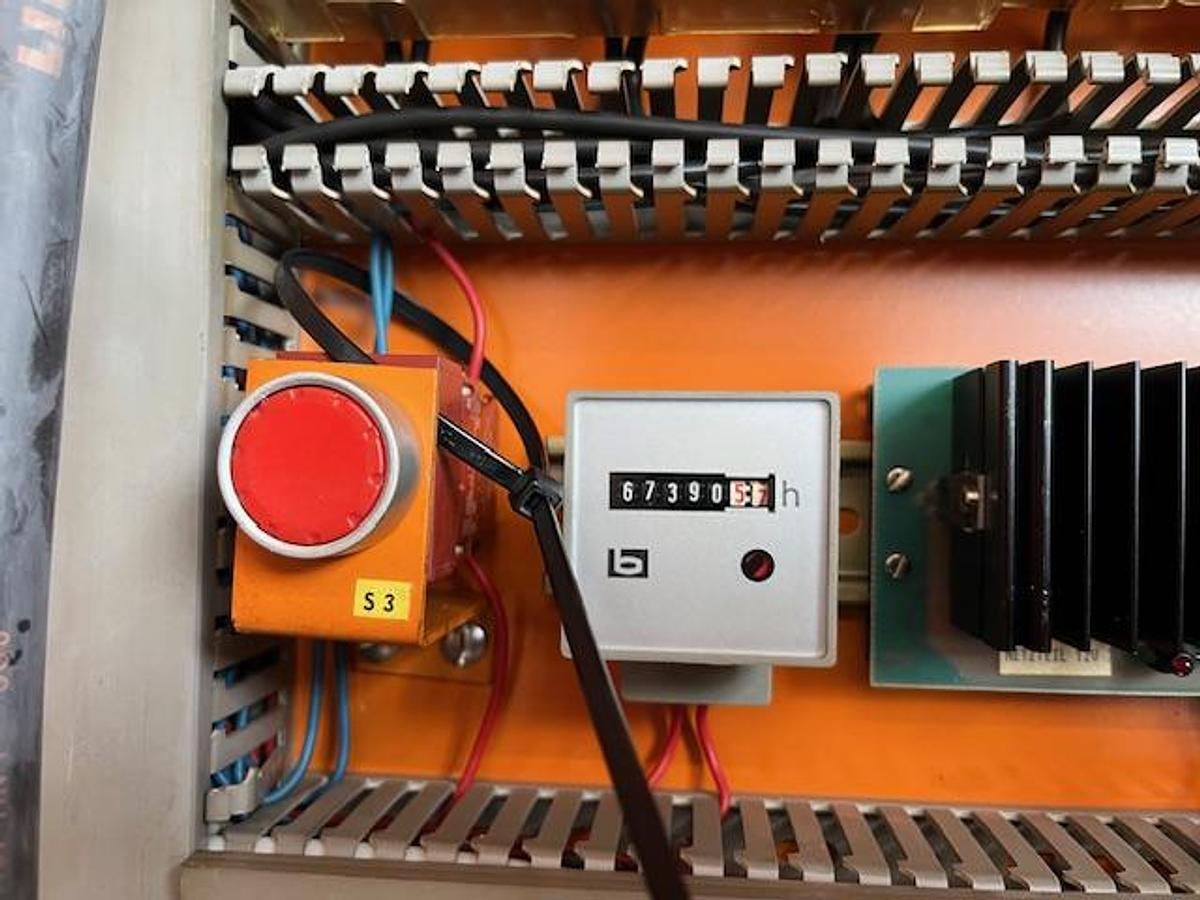 Used 1987 HERMLE UWF851 CNC