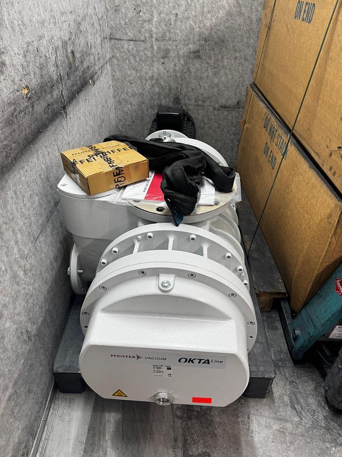 Used Pfeiffer Vacuum Okta 6000 + Okta 1000 