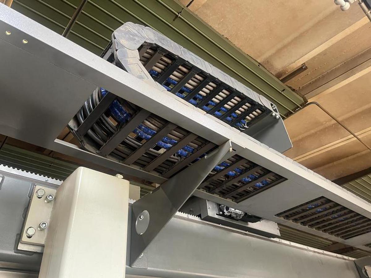 Used 2015 Longitudinal Beam Welding System