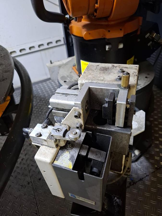 Used 2014 KUKA Flexible Cube Welding Robot