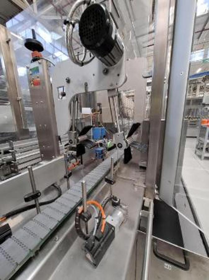 Used Bottle Distribution and Sleeve-Wrapping Line
