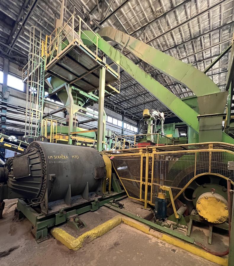 Used Bezner wood chip production line