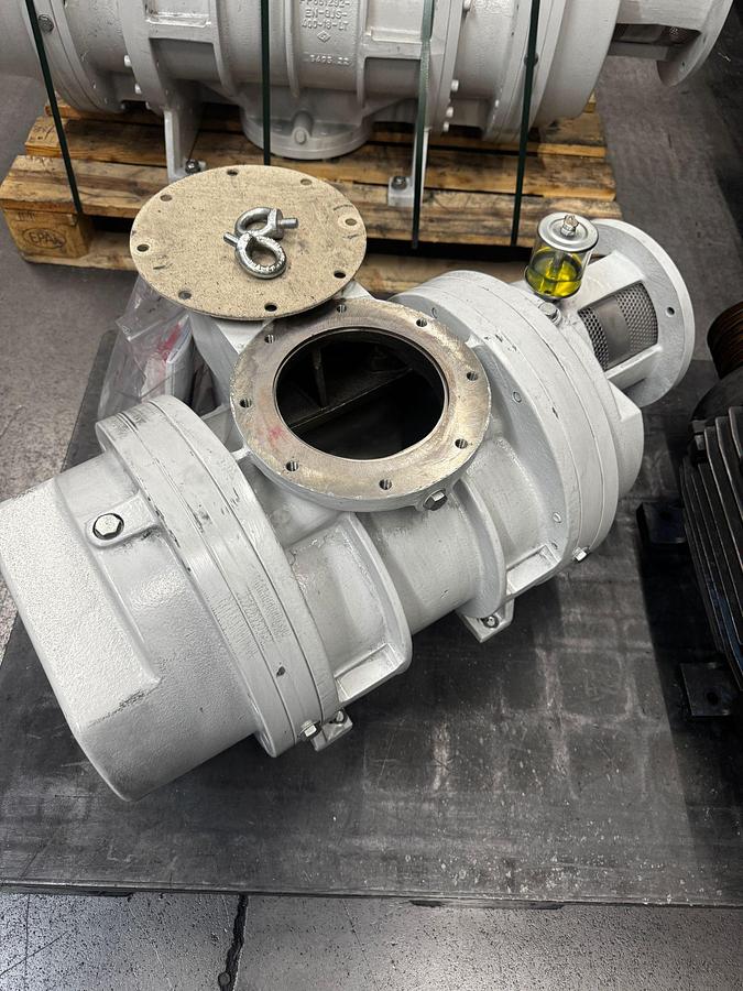 Used Pfeiffer Vacuum Okta 6000 + Okta 1000 