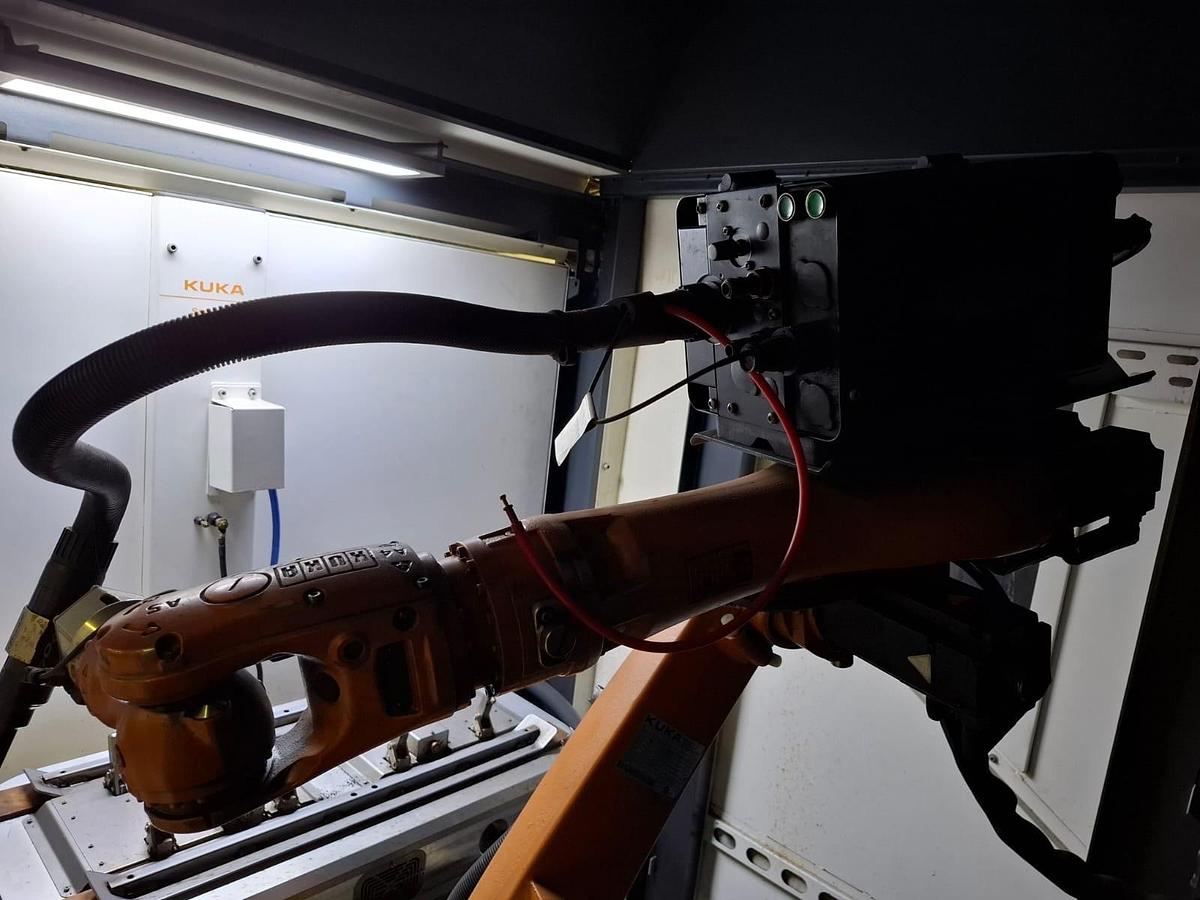 Used 2014 KUKA Flexible Cube Welding Robot