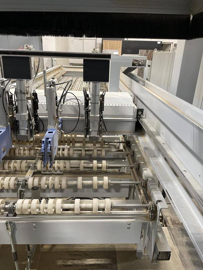 Used 2011 Homag HQP Crosscut Saw with Deep-cut Saw