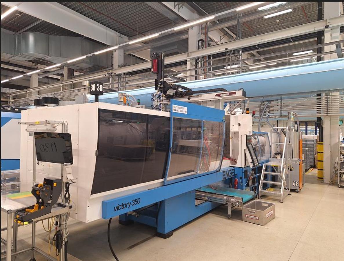 Used 2010 ENGEL victory 2050H/330W/350 Combi Injection Molding Machine